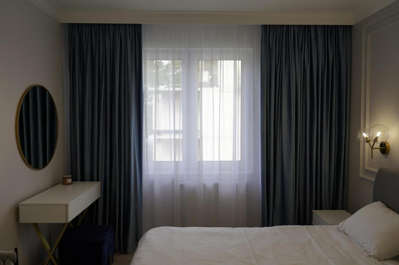 Double Rest Apartment *