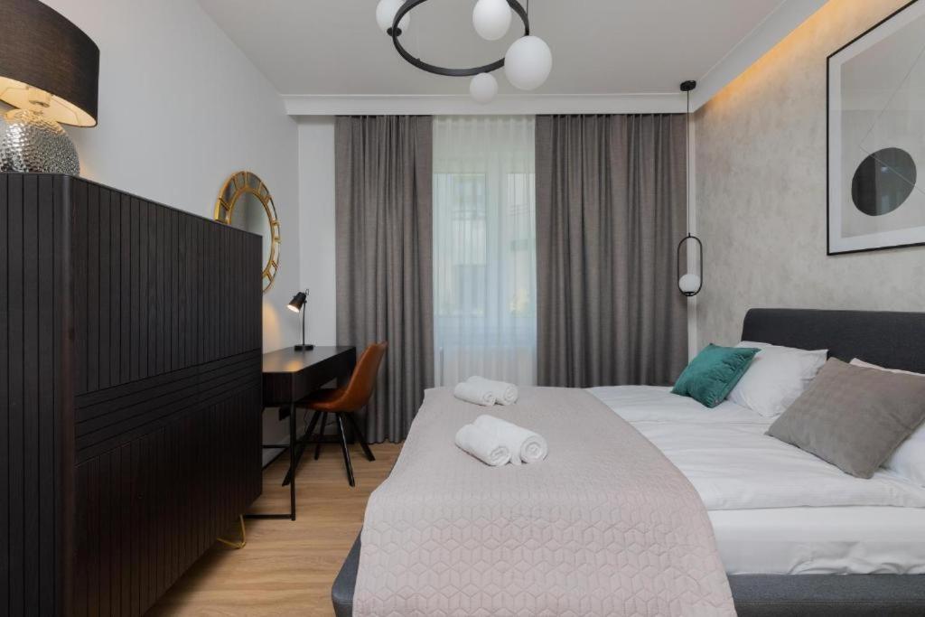 Double Rest Apartment *