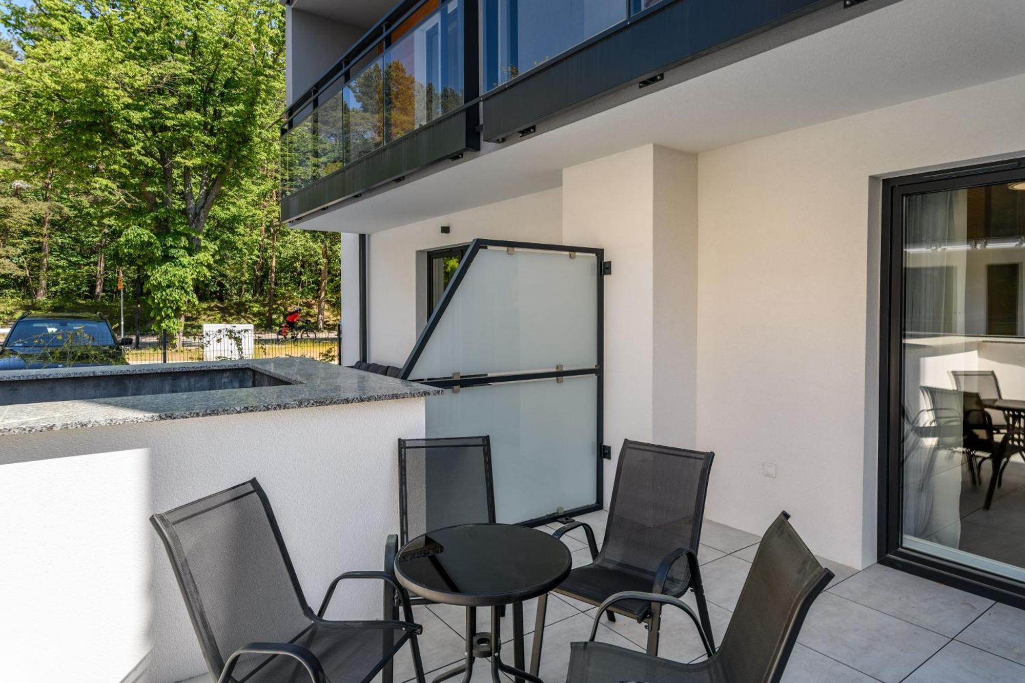 Double Rest Apartment *
